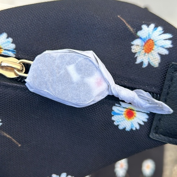 New With Tags Alice + Olivia By Stacey Bendet Daisy Print Duffel Bag Cottagecore - Picture 7 of 8